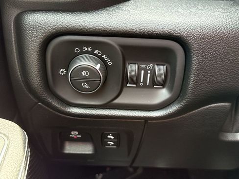 Used 2019 RAM 1500 Laramie image 23