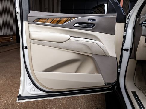 Used 2022 Cadillac Escalade Sport Platinum AWD/4WD image 36
