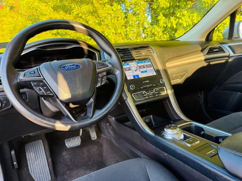 Used 2019 Ford Fusion SE image 5