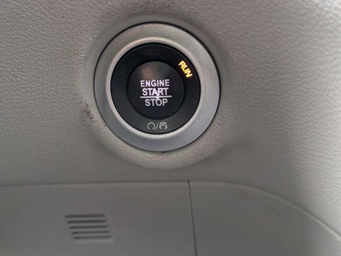 Used 2020 Chrysler Voyager Lxi image 13