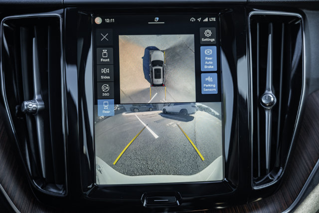 Certified 2024 Volvo XC60 T8 Plus w/ Climate Package AWD/4WD image 33