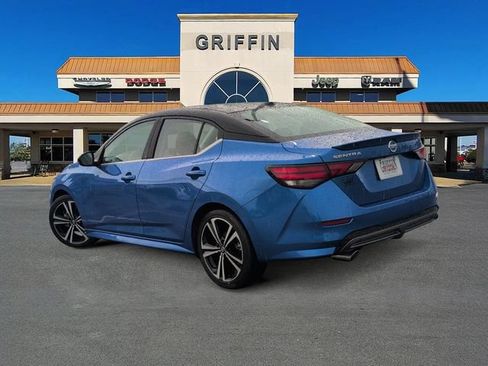 Used 2022 Nissan Sentra SR w/ Lighting Package FWD image 9