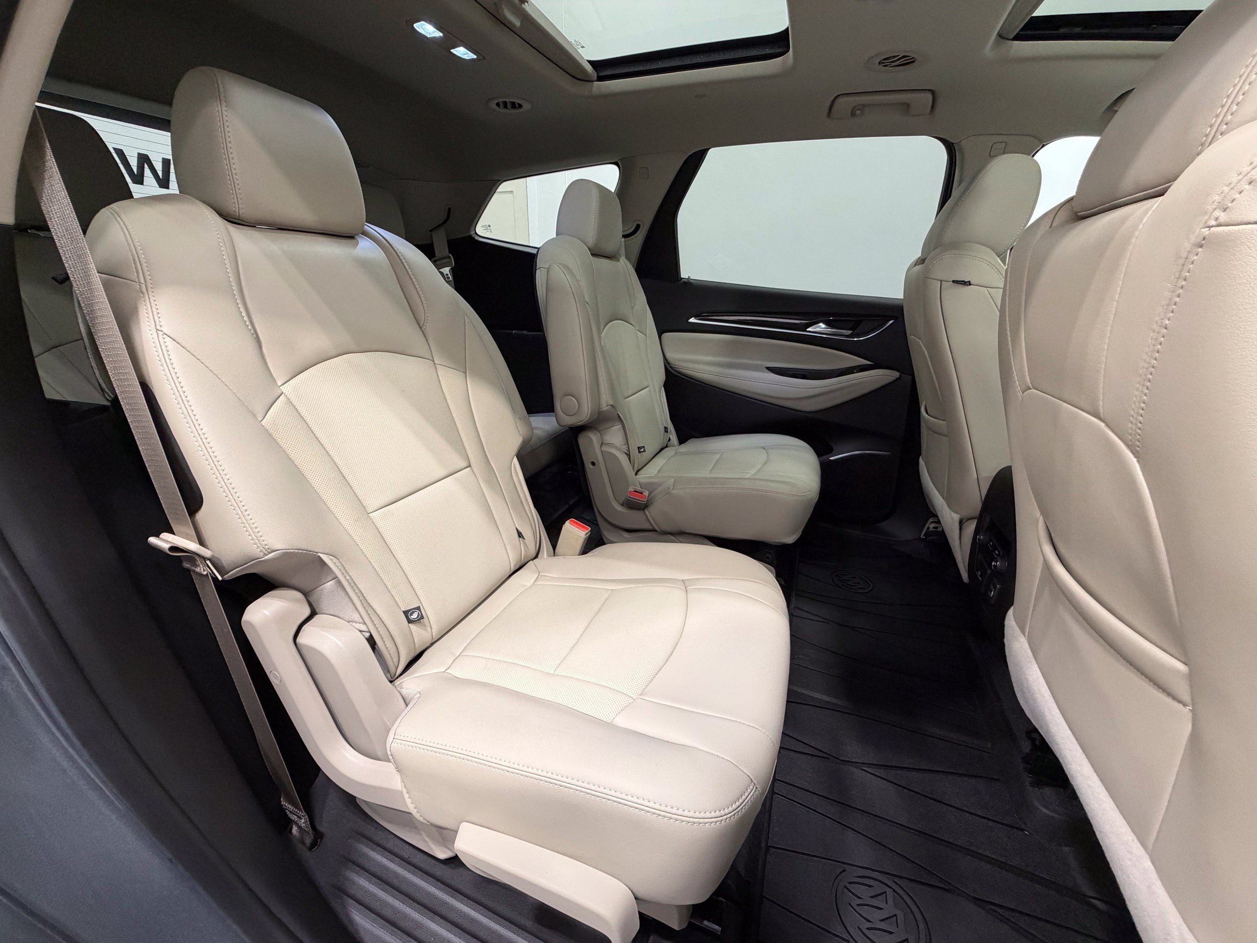 Used 2020 Buick Enclave Essence w/ Sound and Sites Package AWD/4WD image 28