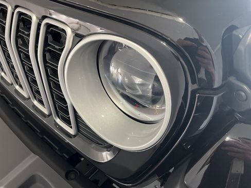 Used 2024 Jeep Wrangler Unlimited Sahara w/ Technology Group AWD/4WD image 34