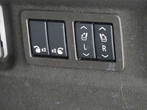 Used 2025 GMC Yukon XL Denali image 33