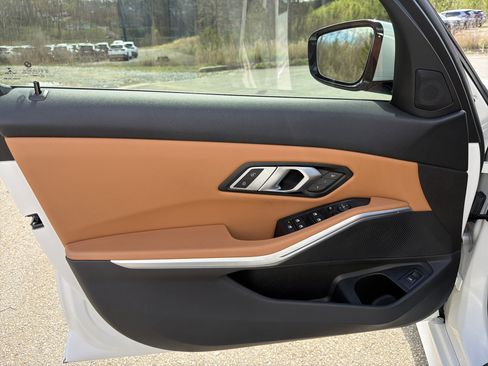 Used 2022 BMW 330i Sedan w/ Premium Package image 10