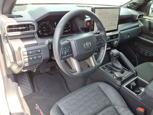 Used 2025 Toyota 4Runner TRD Off-Road Premium AWD/4WD image 22