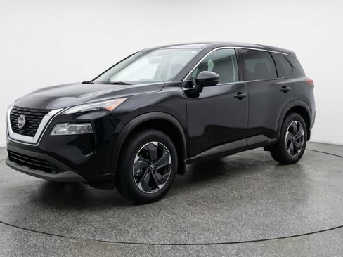Used 2025 Nissan Rogue SV image 3