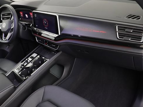 Used 2025 Volkswagen Atlas Cross Sport SEL R-Line image 19