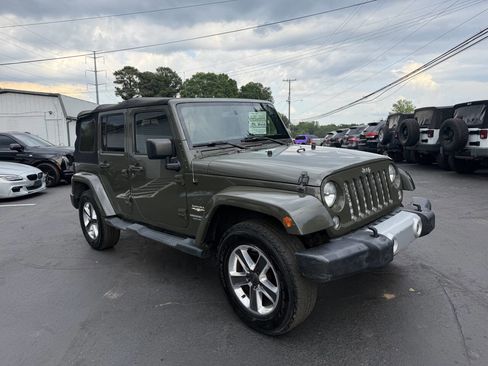 Used 2015 Jeep Wrangler Unlimited Sahara w/ Dual Top Group AWD/4WD image 3