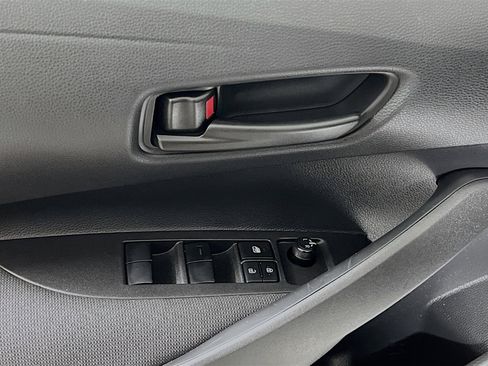 Used 2025 Toyota Corolla LE FWD image 17