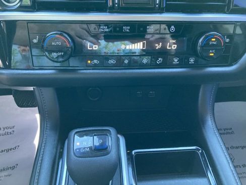 Used 2022 Nissan Pathfinder SL image 25