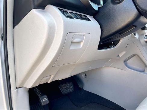 Used 2012 Toyota Highlander Limited w/ Tow Pkg FWD image 29
