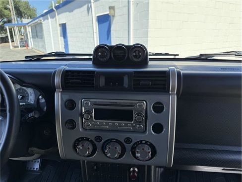 Used 2014 Toyota FJ Cruiser 4WD w/ Convenience Package image 25