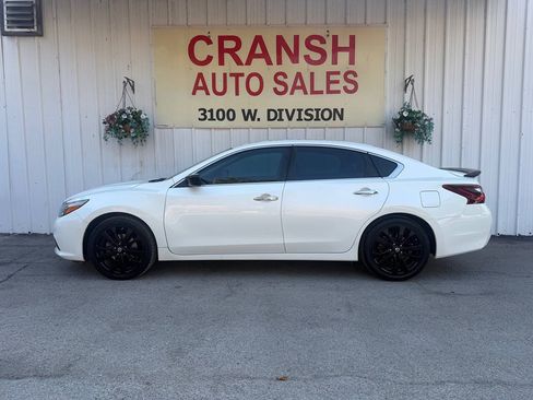 Used 2017 Nissan Altima 2.5 SR w/ Midnight Edition Package FWD image 6