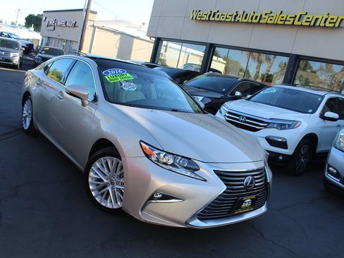 Used 2016 Lexus ES 350 w/ Luxury Package w/Wood Trim FWD image 38