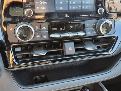 Used 2021 Toyota Highlander XSE image 30