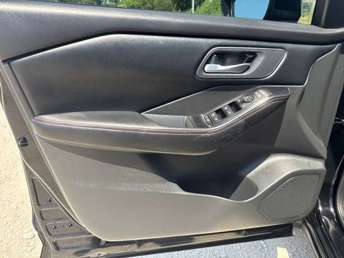 Used 2025 Nissan Rogue SV AWD/4WD image 17
