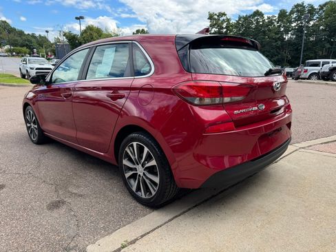Used 2018 Hyundai Elantra GT FWD image 5