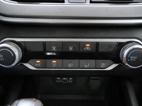 Used 2024 Nissan Altima 2.5 SR FWD image 18