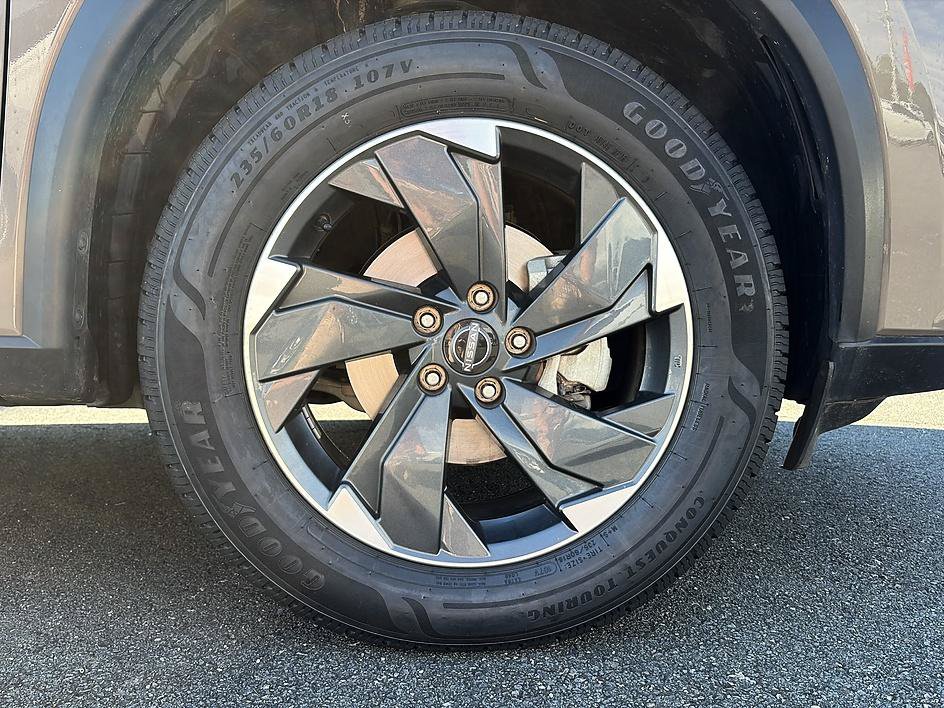 Certified 2025 Nissan Rogue SV AWD/4WD image 12