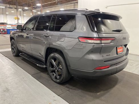 Used 2023 Jeep Grand Cherokee L Laredo image 5