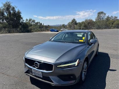 Used 2021 Volvo S60 T6 Momentum