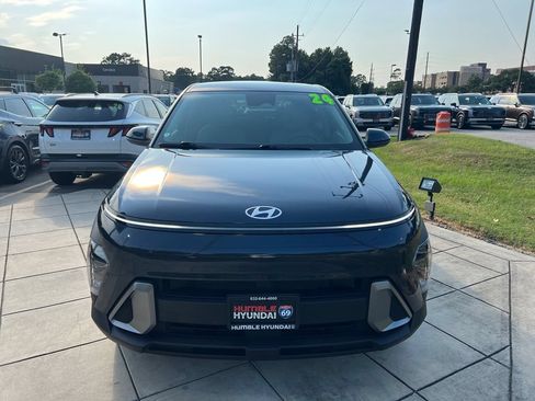 Used 2024 Hyundai Kona SE FWD image 2