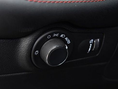 Used 2025 Dodge Durango GT AWD/4WD image 12