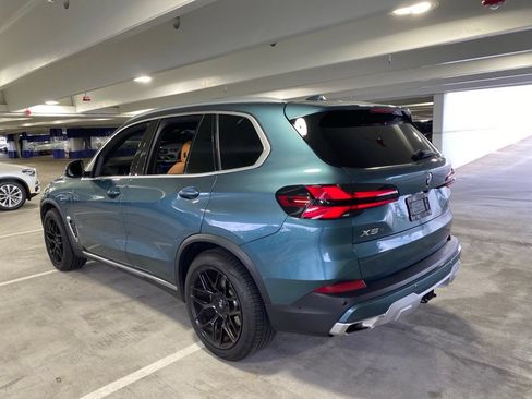 Used 2024 BMW X5 xDrive40i w/ Premium Package AWD/4WD image 3