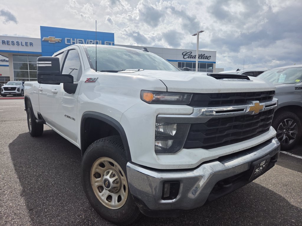 Used 2024 Chevrolet Silverado 2500 LT w/ Convenience Package AWD/4WD image 1