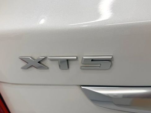 Used 2018 Cadillac XT5 Luxury AWD/4WD image 14