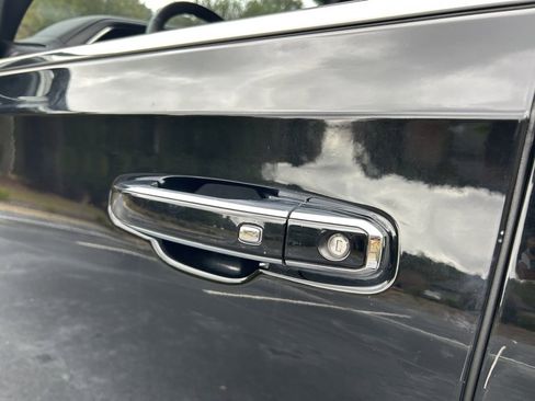 Used 2022 GMC Yukon XL Denali image 25