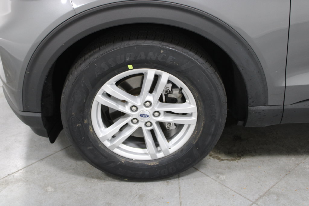 Used 2024 Ford Explorer XLT RWD image 56