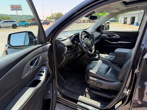 Used 2019 Chevrolet Traverse LT w/ LT Premium Package FWD image 9