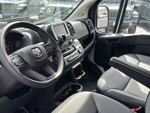 Used 2025 RAM ProMaster 2500 w/ Convenience Group image 15