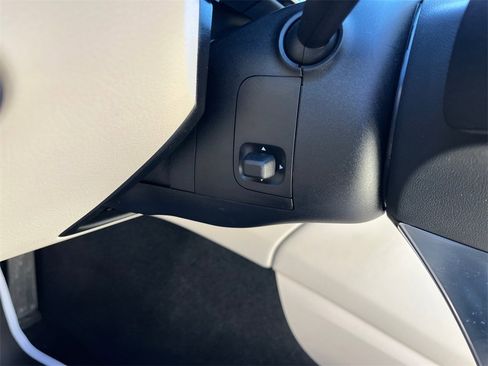 Certified 2025 Mercedes-Benz GLC 300 4MATIC image 20