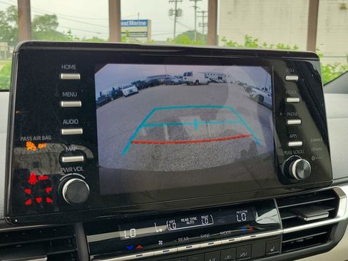 Used 2023 Toyota Sienna XLE AWD/4WD image 29