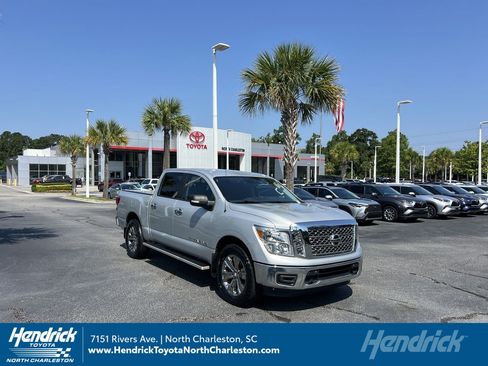 Used 2018 Nissan Titan SV w/ SV Convenience Package AWD/4WD image 1