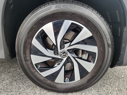 Certified 2025 Volkswagen Tiguan S AWD/4WD image 19