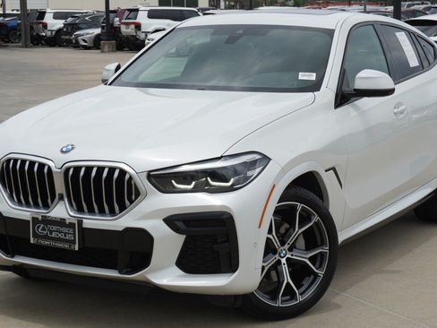 Used 2022 BMW X6 xDrive40i w/ M Sport Package AWD/4WD image 2