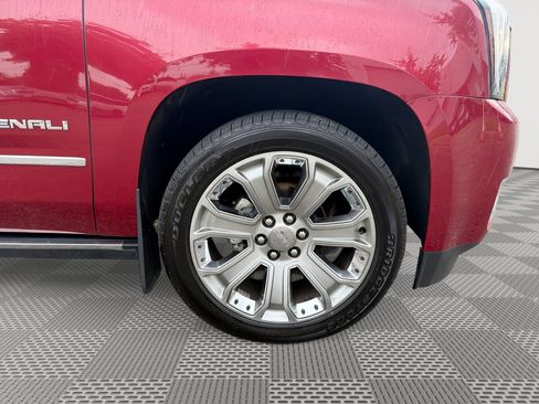 Used 2015 GMC Yukon Denali w/ Premium Package AWD/4WD image 31