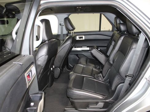 Used 2023 Ford Explorer Limited image 18