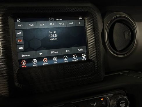 Used 2023 Jeep Wrangler Unlimited image 18