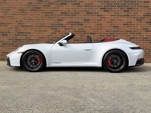 Certified 2025 Porsche 911 Carrera GTS image 2