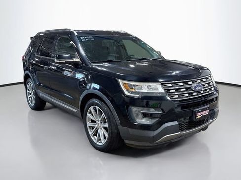 Used 2017 Ford Explorer Limited FWD image 3