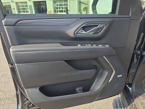 Used 2024 GMC Yukon SLT w/ SLT Luxury Package image 7