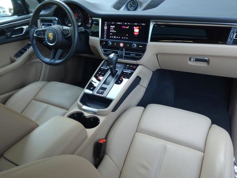 Used 2022 Porsche Macan w/ Premium Package image 21