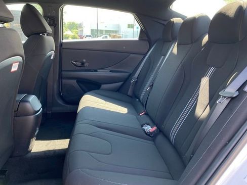 New 2025 Hyundai Elantra SEL image 27