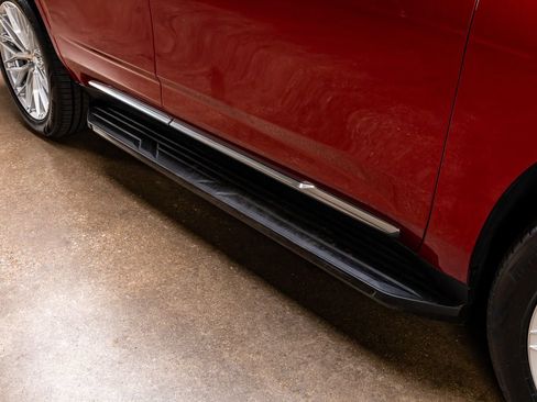 Used 2023 Cadillac Escalade Luxury RWD image 5